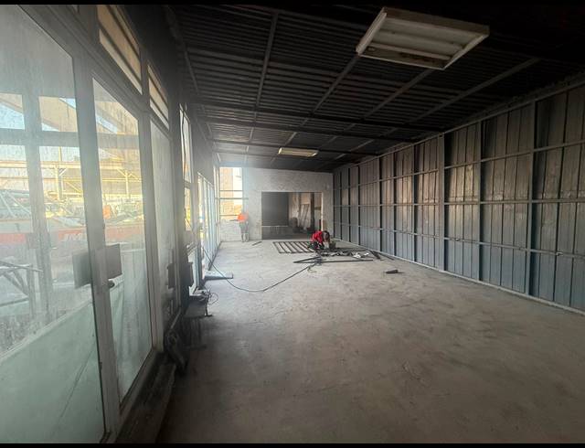 200M² WAREHOUSE TO LET IN MARAISBURG